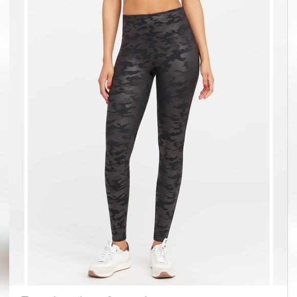 SPANX Pants - SPANX Black Faux Leather Camo Leggings Size 1X Short